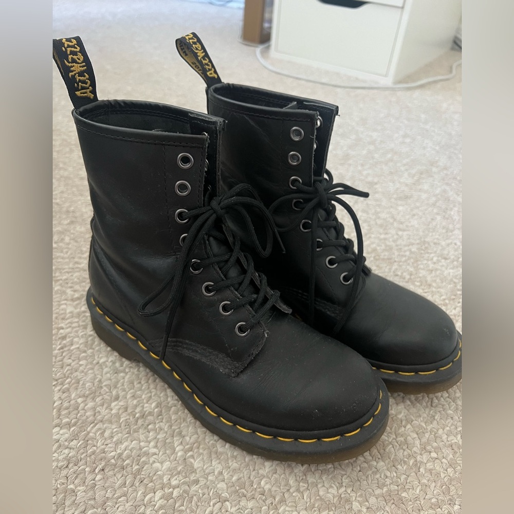 Dr. Martens 1460 WOMEN'S SMOOTH LEATHER LACE UP BOOTS